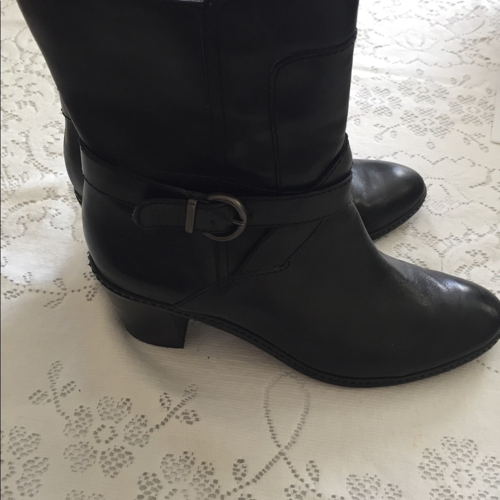 Circa Joan David boot 2.5” heel